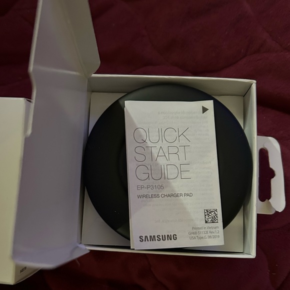 NWT Samsung Wireless 9W Fast Charger With Fan Cooling - Picture 2 of 5